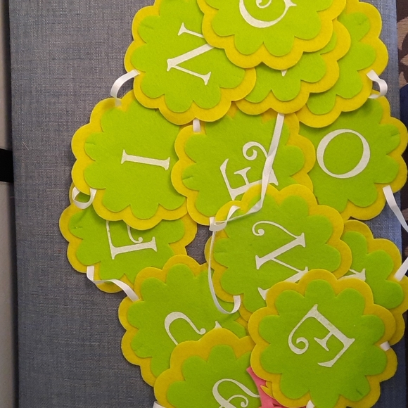 Felt Banner Garland Welcome Spring Flowers Bright & Cheery - Picture 3 of 5